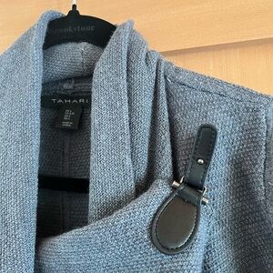 🐿️ Tahari Heather Gray Cardigan with Black Accent 🐿️